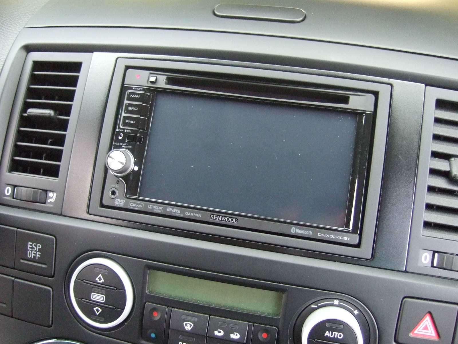 VW T5 Multivan mit Deckenmonitor und Kenwood Navigation